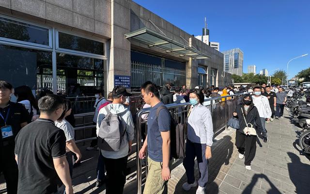 高返”猫腻；韩国总统李在明面临哪些挑战？麻将胡了试玩新闻8点见丨起底车贷“高息(图3)